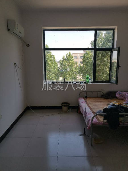 本廠招工  整件車工十人  主要加工風(fēng)衣派克服常年有活-第4張圖片