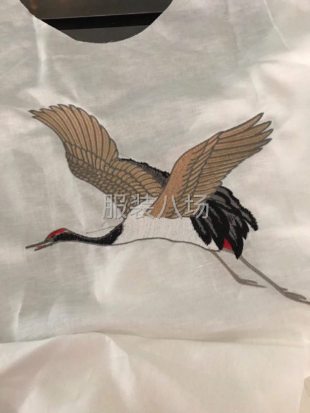 承接各种绣花 时装 工作服 汉服 童装 金片绣-第2张图片