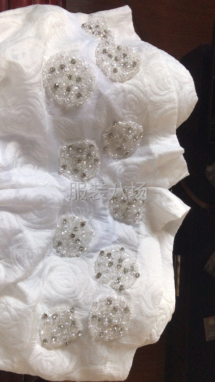 承接服装打揽，对丝，鱼网，人字，珠针，压褶等工艺，欢迎新老客-第1张图片