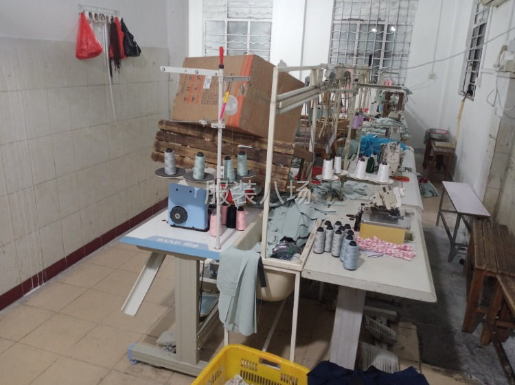 專業連衣裙、襯衣。。各種女裝、男裝上衣，套裝。誠信經營，保質-第1張圖片