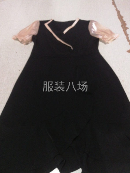 丽彩服饰现大量招车工-第1张图片