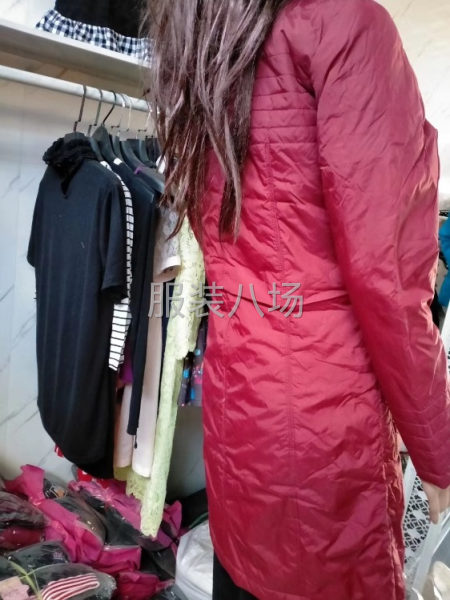 女士轻薄款棉服700件，全清12元，全部是长款棉服，独立包装-第1张图片