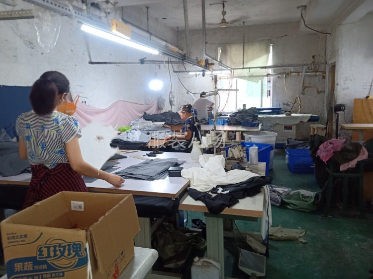 本厂长年加工淘宝女装，现有工人十多名，出货快质量有保证-第3张图片