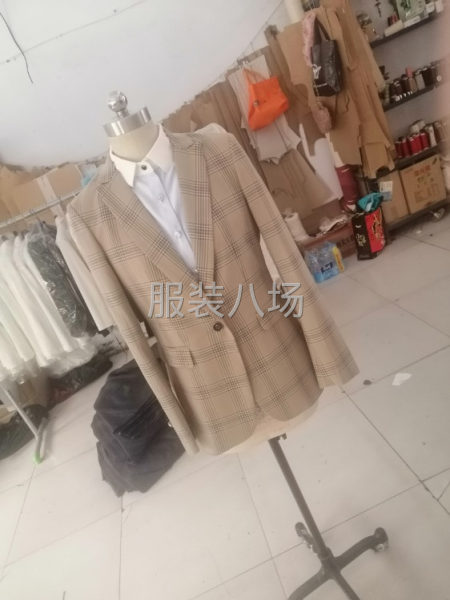谦之鹤服饰承接：职业装，西服，连衣裙，风衣，大衣，欢迎来电-第1张图片