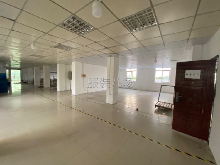 本公司專業(yè)承接外貿(mào)浴袍 內(nèi)銷法蘭絨睡衣 三針五線梭織瑜伽服等-第2張圖片