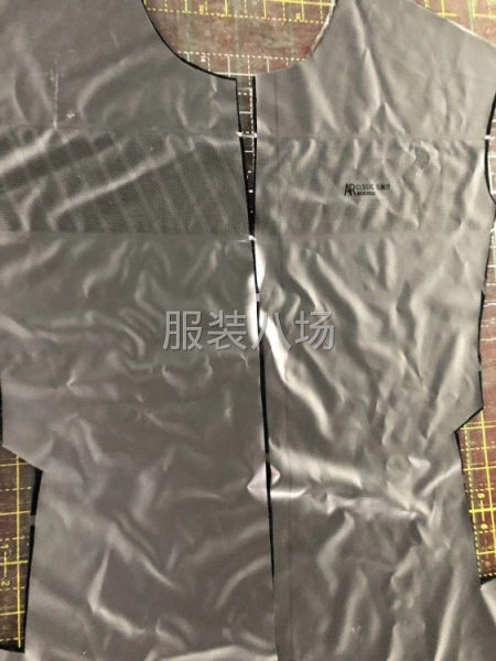 本厂承接电脑绣花，羽绒服压胶，压条，激光，打标-第5张图片