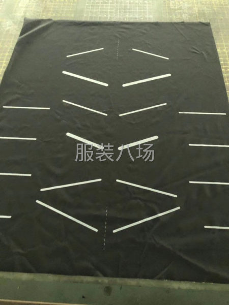 本厂承接电脑绣花，羽绒服压胶，压条，激光，打标-第4张图片