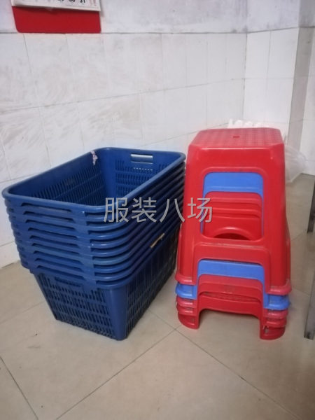 博美廣場  5個膠凳，10框子，2個長凳，100元便宜處理-第2張圖片