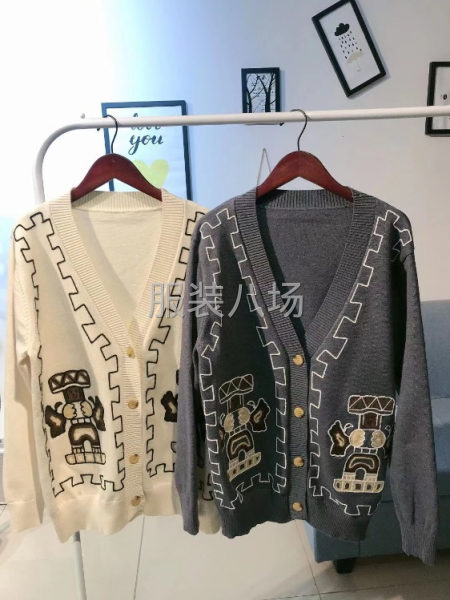 29一件；100件起批   男女同款休闲冲锋衣 
码数 m-第3张图片