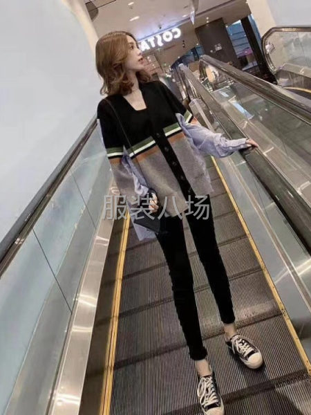 29一件；100件起批   男女同款休闲冲锋衣 
码数 m-第1张图片