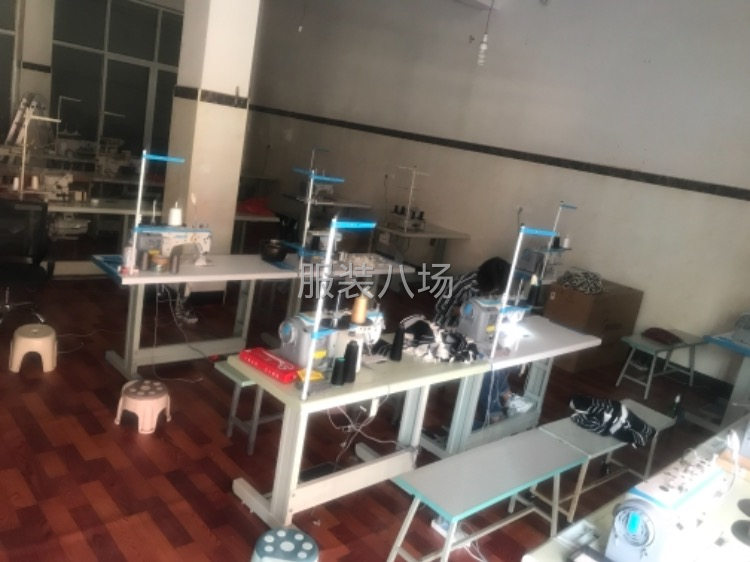 承接平车加工各种女装大衣 风衣 套里布 厂大工人多 保质保量-第1张图片