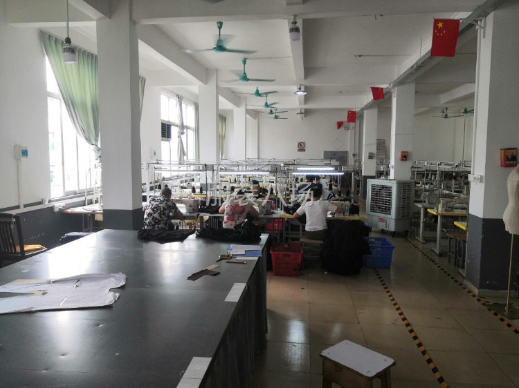 A9制衣厂承接各种女装加工，FOB。有整件组，两个流水组。-第3张图片