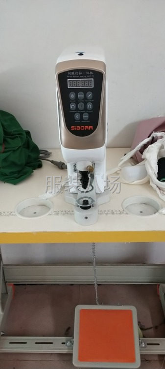 鳳眼店轉讓〈電腦鈕門車，電腦訂扣車，電腦撞釘車兩臺〉共四臺車-第1張圖片
