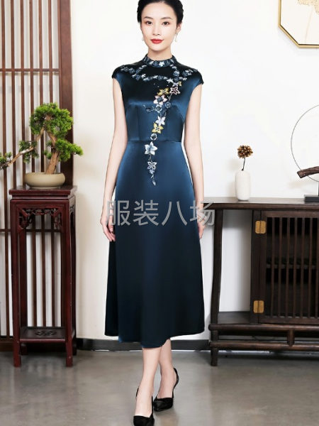 承接旗袍、汉服、茶服等等各类服装中高端绣花工艺，可单件定制-第1张图片