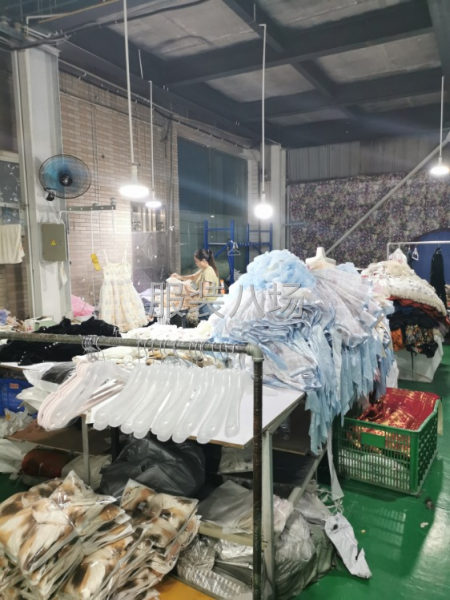专业萝莉塔，汉服，时装开发生产一条龙，本厂有熟练车工100-第1张图片