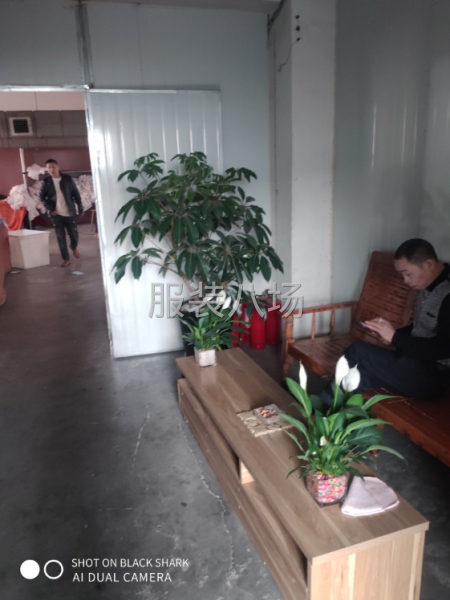 服装厂一千平出租，含车工住宿，交通便利，欢迎考察-第1张图片