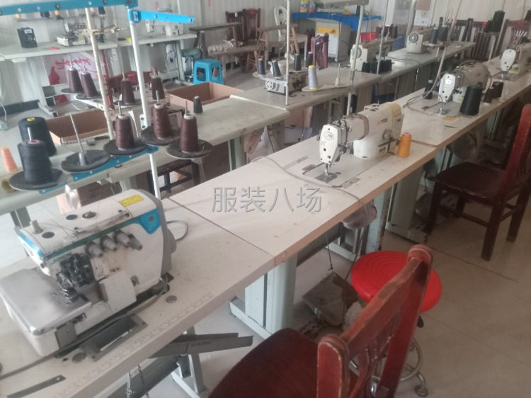 一萬元整轉讓服裝廠14臺機器燙臺發生器，機器配件齊全，床一個-第1張圖片