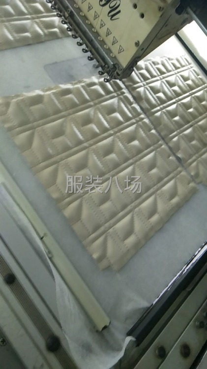 承接绣花加工，可做服装，包包，章仔，鞋片，玩具，能绣花就行-第1张图片