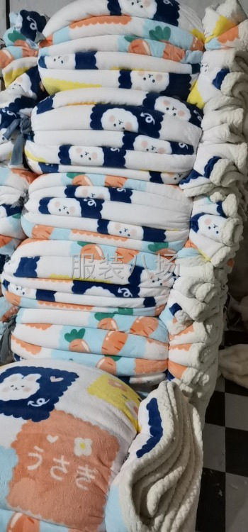专业加工羊羔绒包边三件套 贝贝绒包边毛毯包边有需要的老板请联-第1张图片