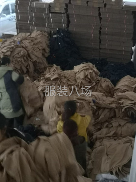 我公司生產力強大承接棉衣，羽絨服，茄克，褲裝，襯衣，沙灘褲…-第1張圖片