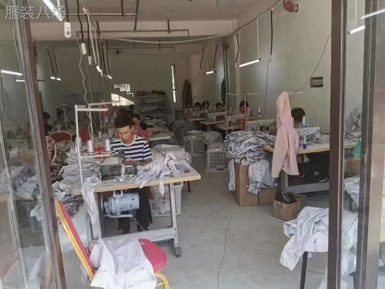 服装工厂承接加工，梭织服装，常年做工作服，棉服，派克服。-第1张图片