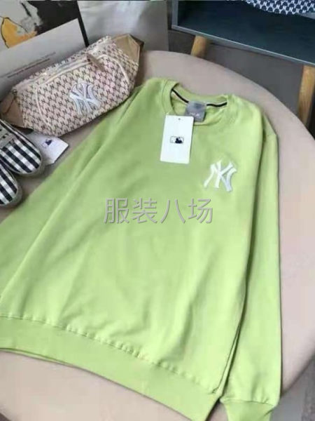 石狮男女运动户外服装批发男女运动户外休闲服装供货-第1张图片