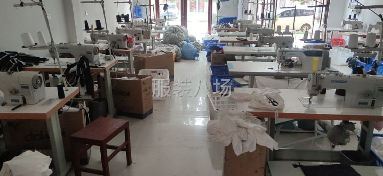 本廠有50人常年生產羽絨服棉服有模板機-第1張圖片