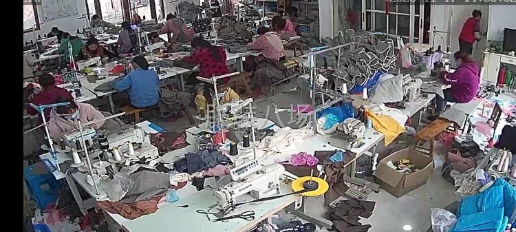 本厂有三十五个工人，有外发衣服的老板，请与我联系-第3张图片