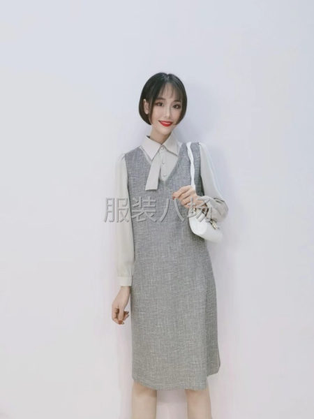 品牌尾货服装批发，四季品牌女装折扣批发-第2张图片