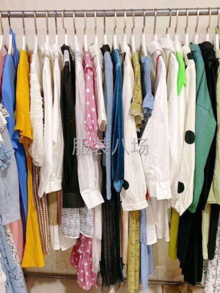 批發(fā)各種女裝  男裝 童裝聯(lián)系方式-第2張圖片