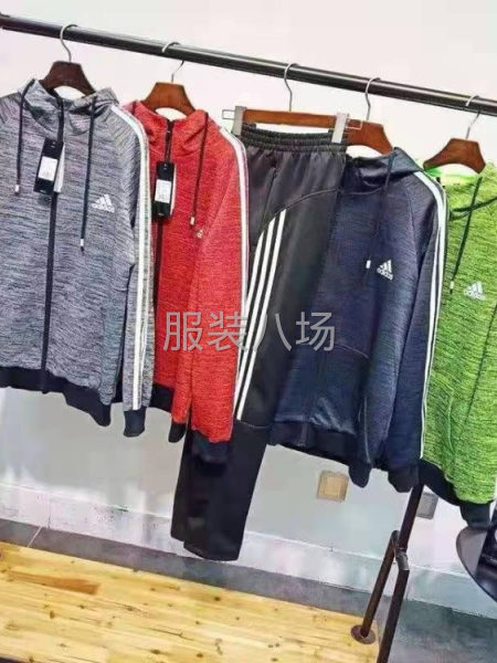 服装批发，大量服装跳楼价格不到批发价的1/4-第1张图片