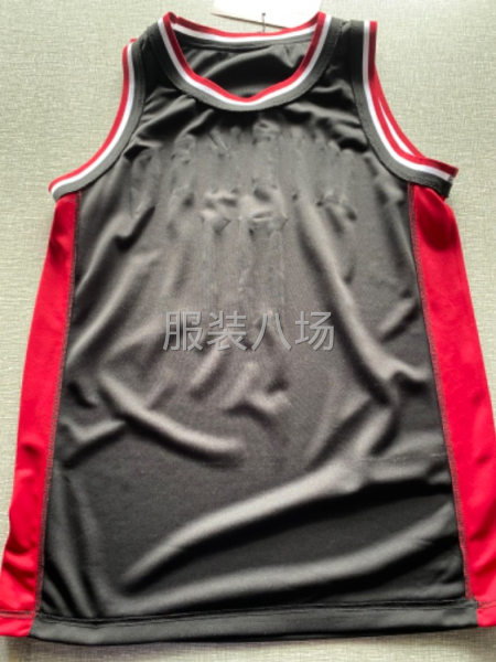 本厂货源充足，做短袖，   计时计件都行，计时25元。
招:-第1张图片