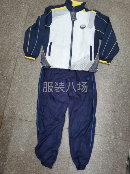 校服20000套带内网 清货便宜-第2张图片
