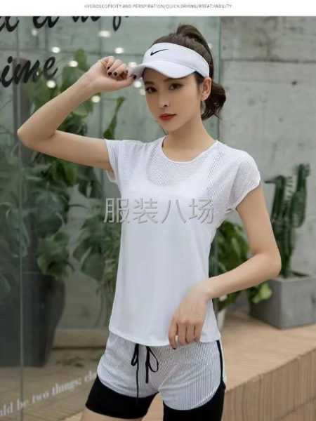 批发运动服2千件-第1张图片