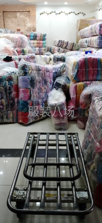 高价收购穿过的旧衣服，旧床单旧被套旧鞋旧书包等，只要不脏破烂-第1张图片
