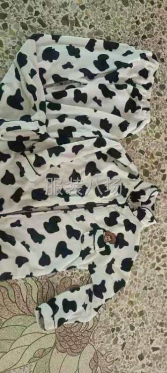 本厂专业生产法兰绒开胸版

招平车工多名，货源充足，天天加班-第1张图片