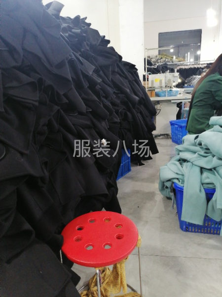 桐乡恒峰服饰，是一家自产自销，爆款网红服装供应商，没有淡季-第1张图片