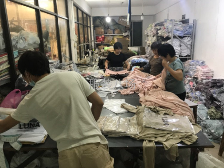 转办公室展厅版房设备齐全 适合做办公室电商 仓库 版房 加工-第4张图片