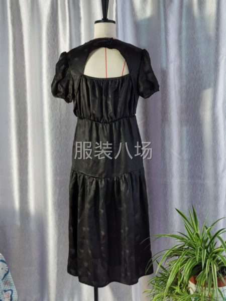 承接網單 樣衣 禮服 洛麗塔各類服飾
來圖定制高級定制-第2張圖片