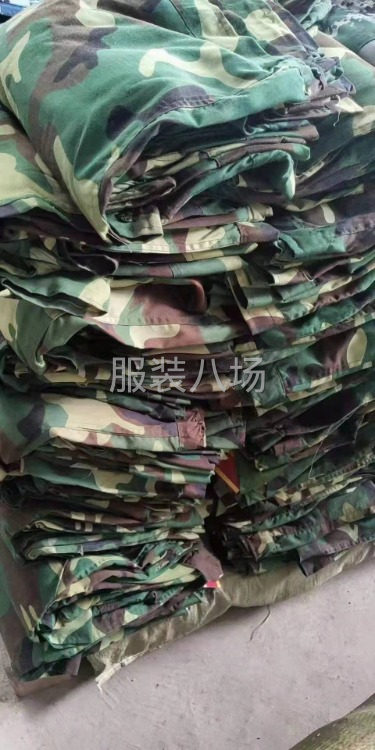 處理一批工廠生產(chǎn)的迷彩服，訂單尾貨 
衣服褲子總共有7萬(wàn)件左-第4張圖片