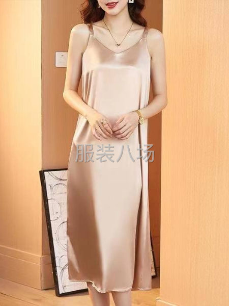 招自订自缝圆领和裙子-第1张图片