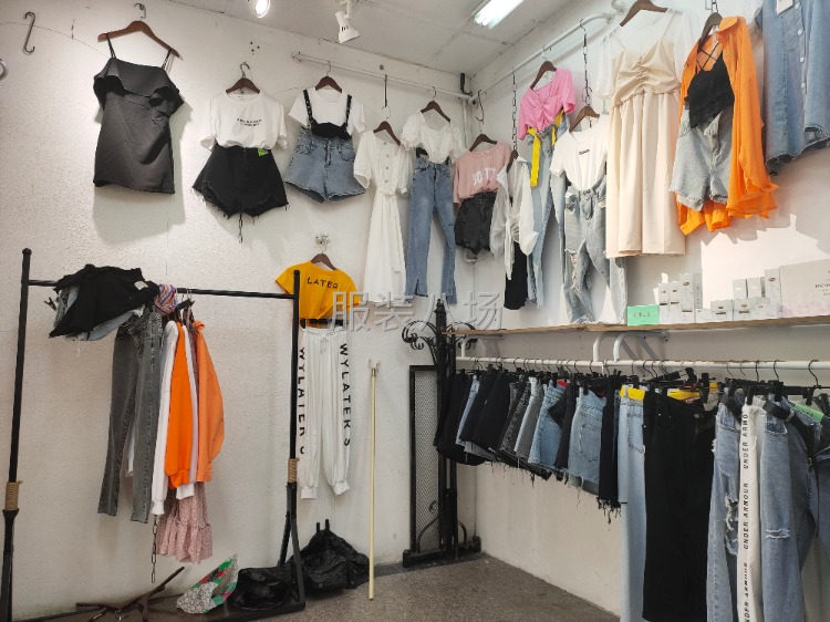 服装店-第2张图片