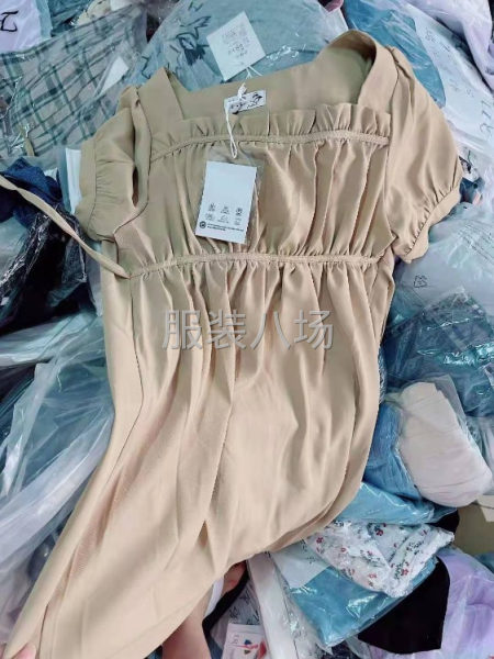 批发连衣裙1万件-第7张图片
