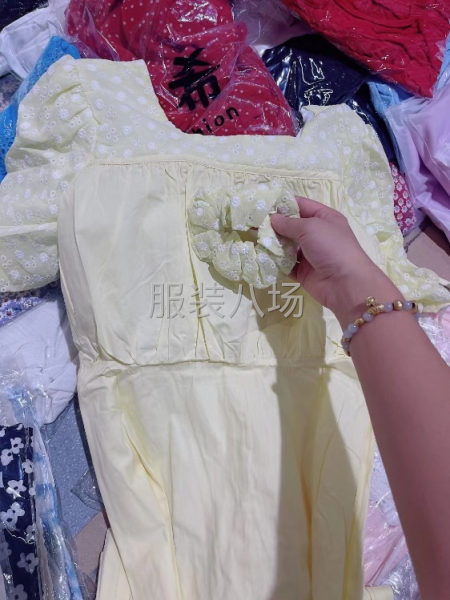 时尚靓妹装杂款，一年四季供货！批发零售杂款，不退不换。-第2张图片