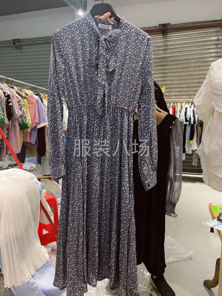 时尚靓妹装杂款，一年四季供货！批发零售杂款，不退不换。-第5张图片