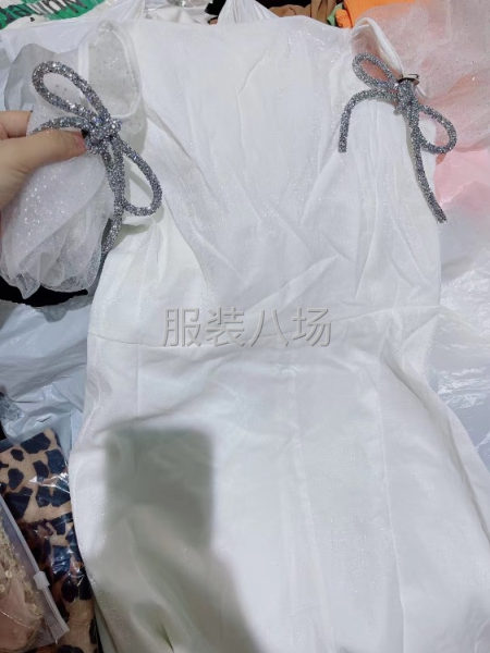 专营杂款女装，一年四季供货！批发零售杂款，不退不换。-第2张图片