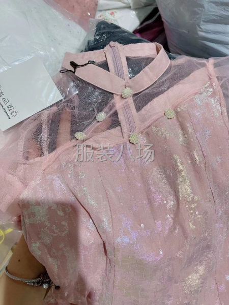 专营杂款女装，一年四季供货！批发零售杂款，不退不换。-第1张图片