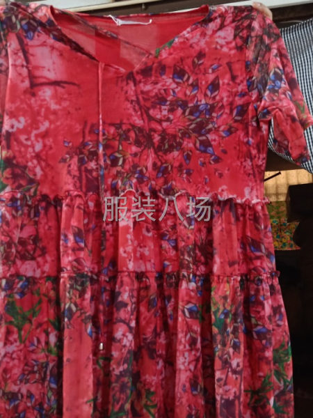 招熟手车位、四线多名，女装连衣裙、衬衣，针织都有-第1张图片