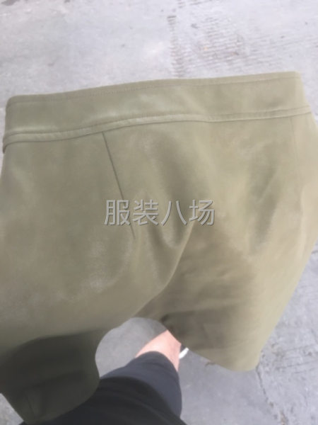 招皮短裙，西装，车位临工-第1张图片