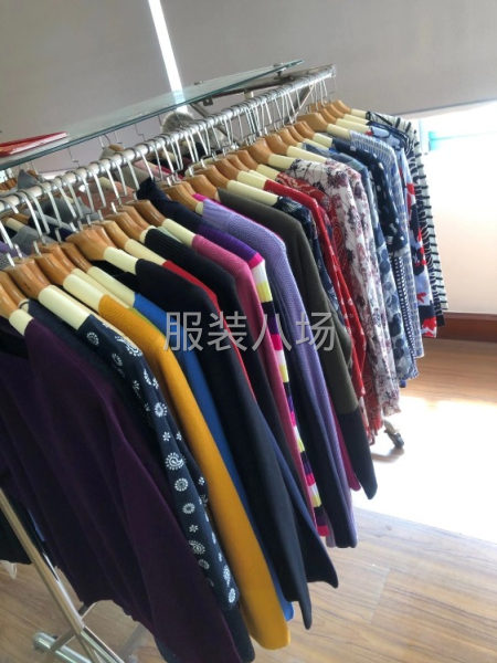 高价收购针织毛衣库存.清仓毛料。欢迎您的来电-第1张图片